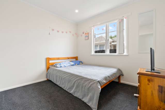 8 Williams Crescent Otara_4