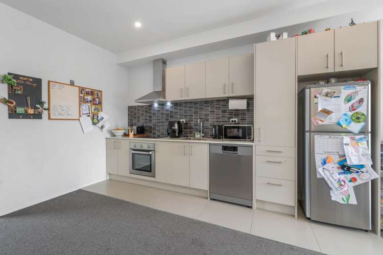 37/11 Ray Small Drive Papakura_9