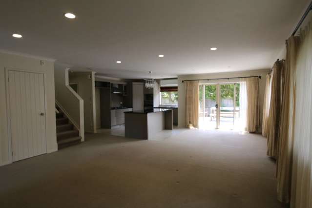 60 Salford Crescent Flat Bush_3