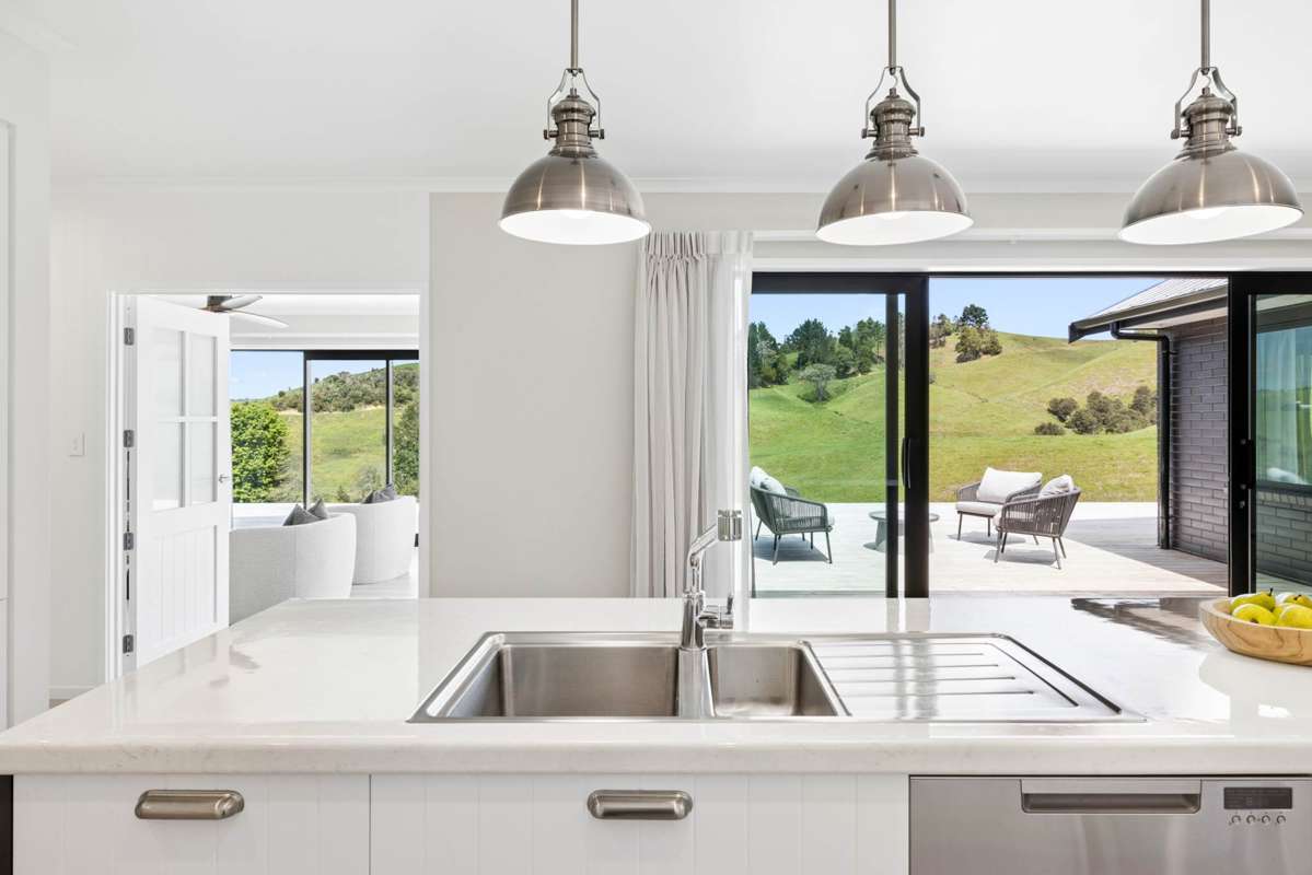 123 Huia Road_3