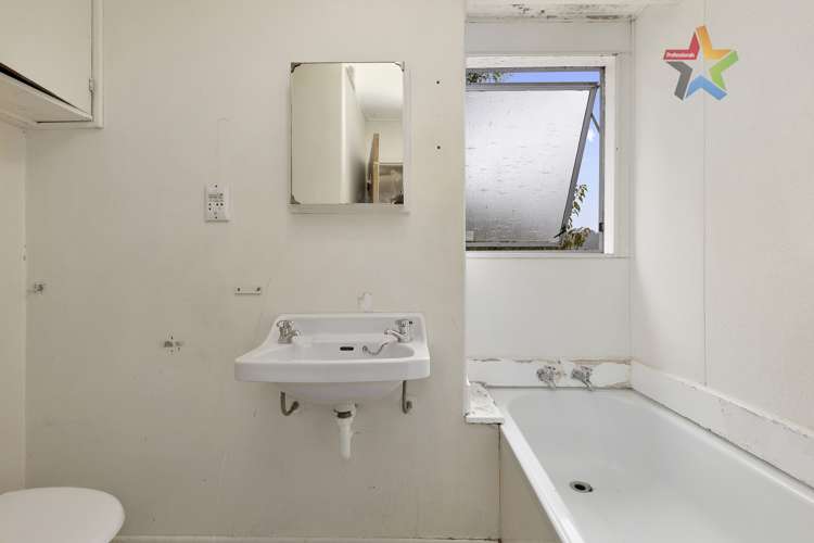 8c Montgomery Crescent Clouston Park_9