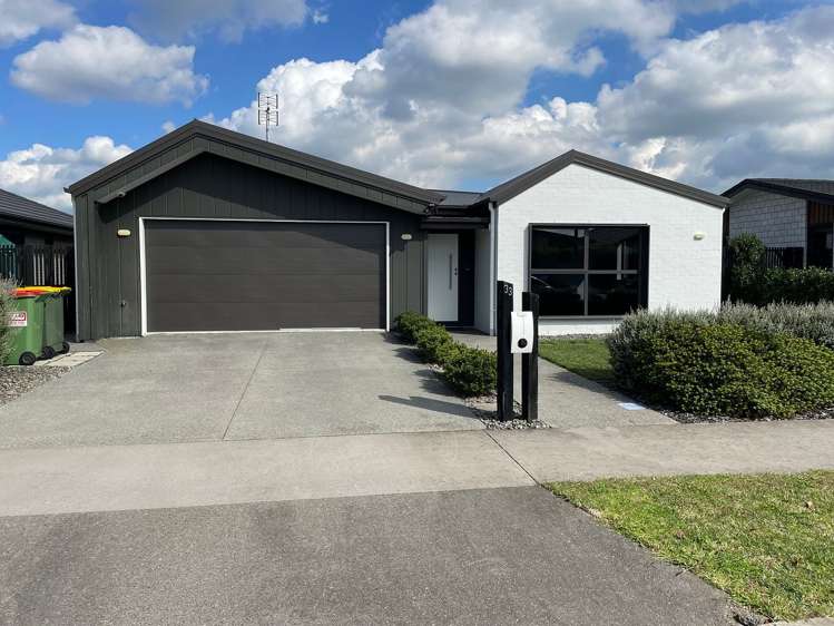 33 Probert Crescent_0