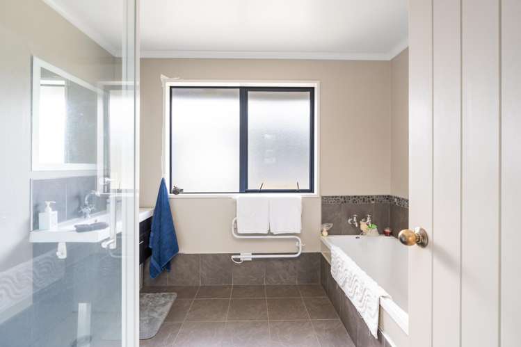 185 Centre Road Momona_16