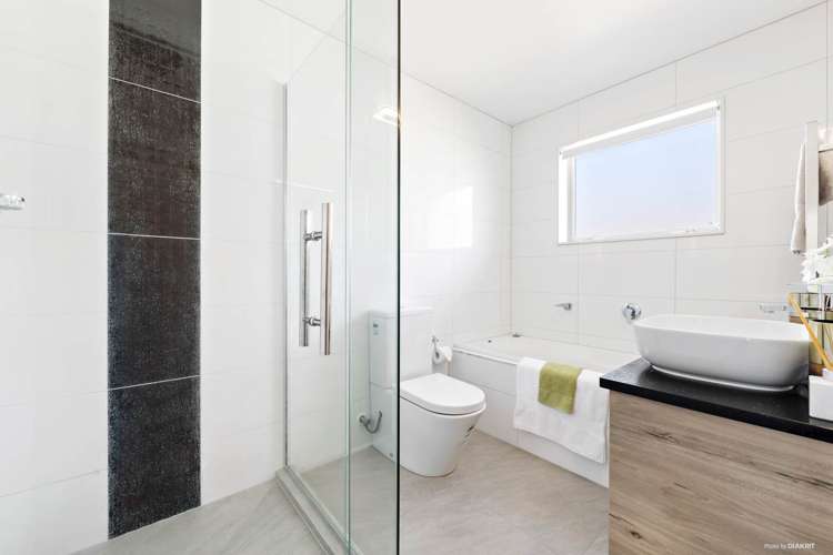 10 Iwinuku Crescent Wattle Downs_18