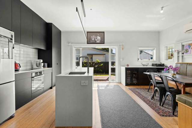 Executive City Fringe Elegance
