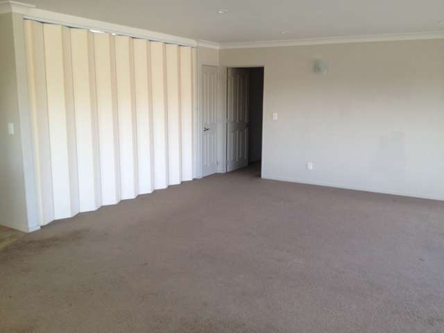 6 Maxwell Place 11601_2