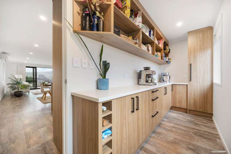 10 Loader Place_4