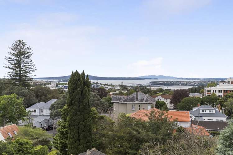 11 Castle Drive Epsom_9