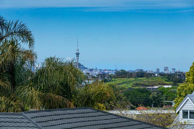 2/42 East Coast Road Milford_21