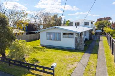 1 and 2/8 Charles Crescent_2