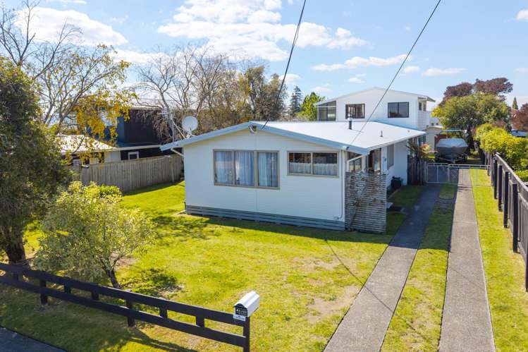 1 and 2/8 Charles Crescent Rainbow Point_2