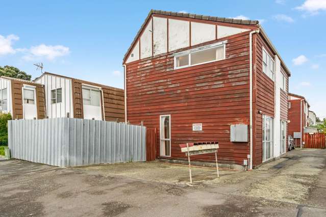 Sunny Kilbirnie Townhouse Ripe for Reno