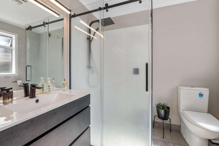 236 Ranolf Street Glenholme_19