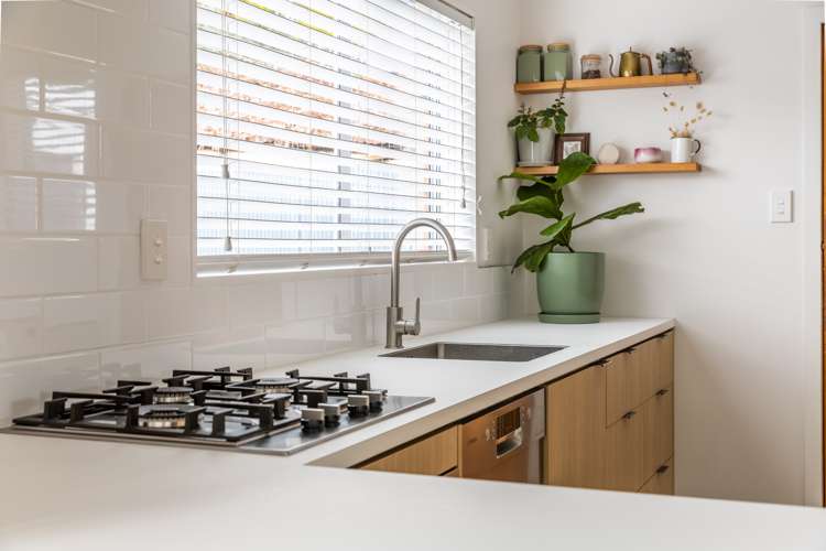 2/203 Galloway Street Hamilton East_1