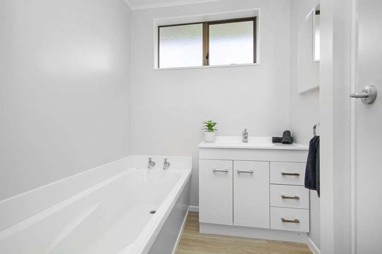 152 California Drive Totara Park_10