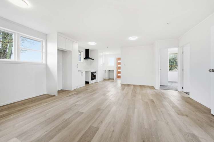 5 Manston Road Mangere_32