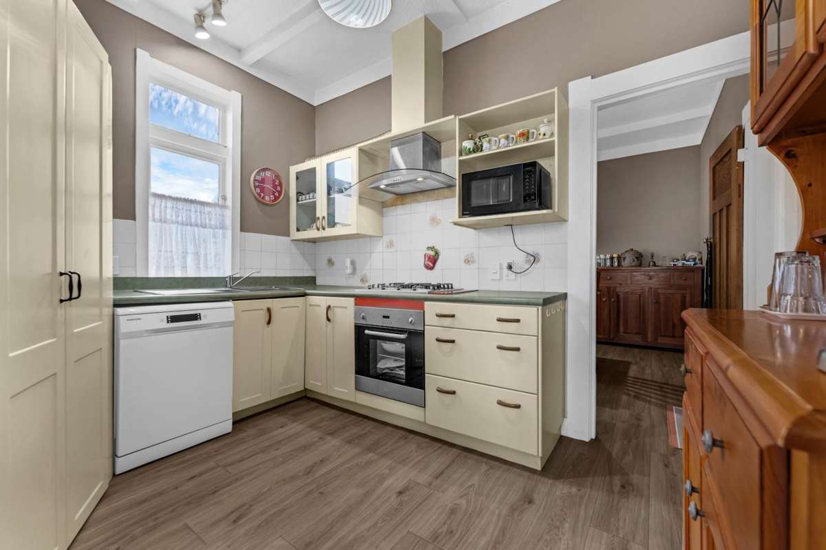 152 White Swan Road_3