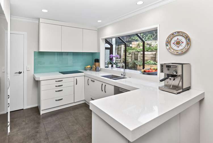 24C Charles Dickens Drive Mellons Bay_14