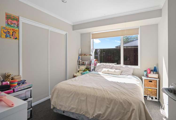 8/17 Wineberry Avenue Amberley_13