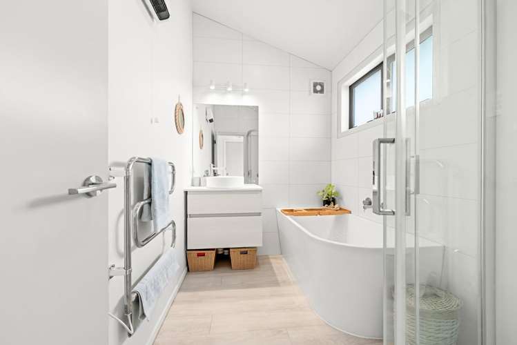 1 Colenso Place ōtaki Beach_3