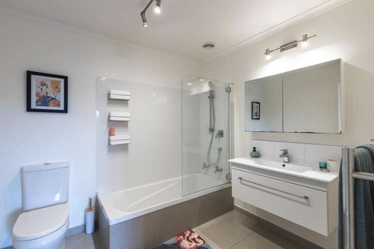 106b Seaview Road Westown_18