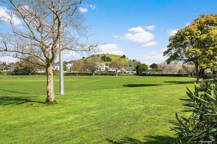 2/7 Cheltenham Road Devonport_11