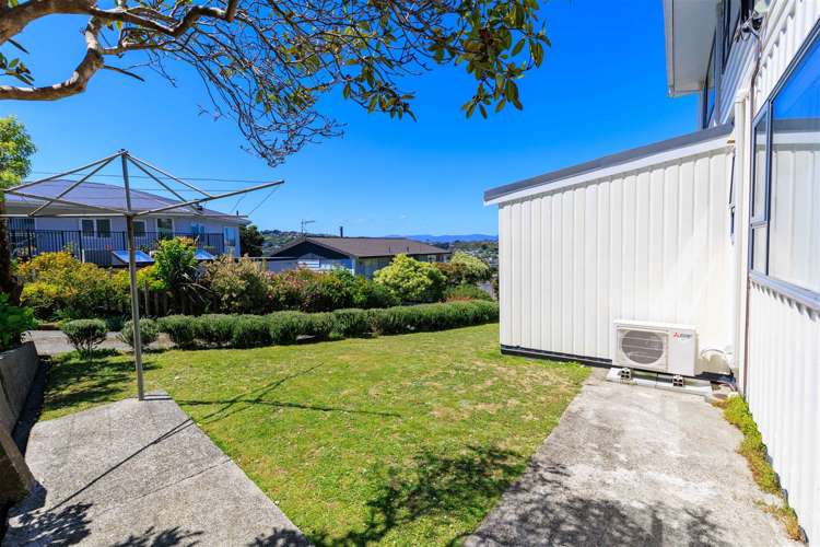 27 Fairburn Grove Johnsonville_18