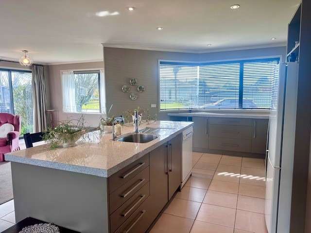 71 Warburton Crescent 11385_1