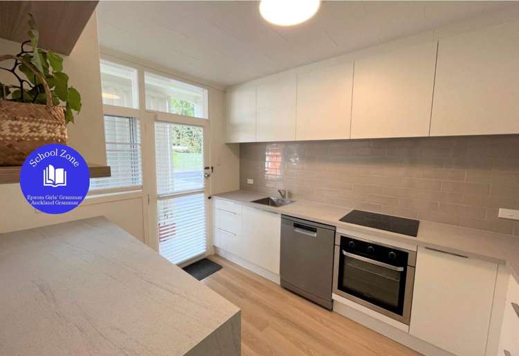 6/12 Crescent Road_0