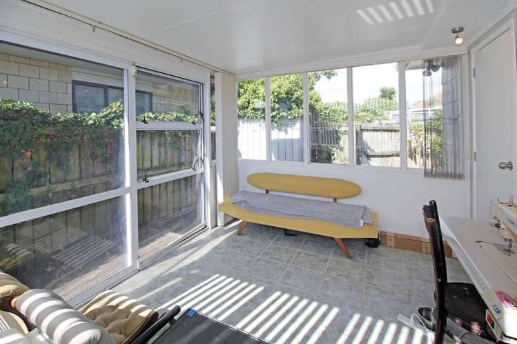 32 Holland Avenue Pt England_8