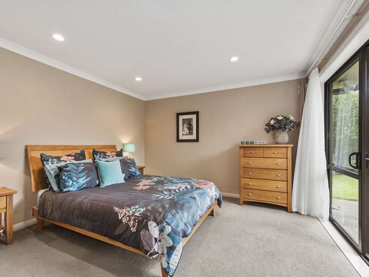 7 Compton Grove Huntington_8