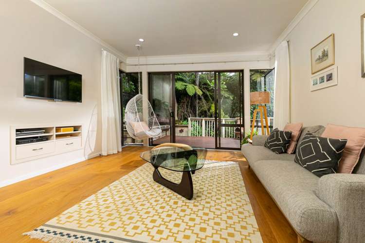 7 Springwater Vale Unsworth Heights_9