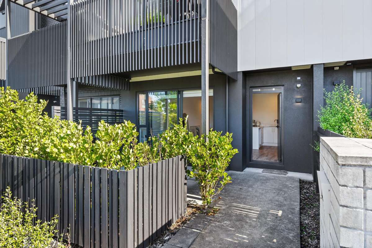 2/71 Hobsonville Point Road_0