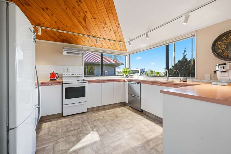 28 Church Road Pukete_5