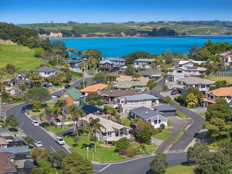 2 Mollyhawk Rise Arkles Bay_26