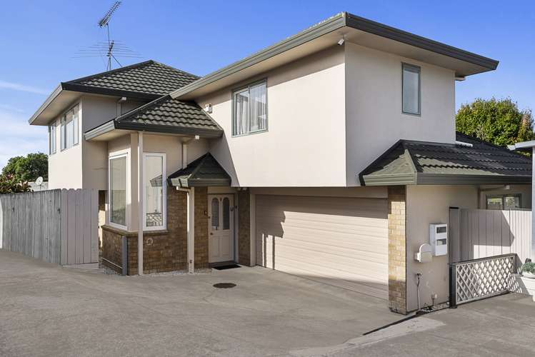 2/6 Boys Place Pakuranga Heights_0