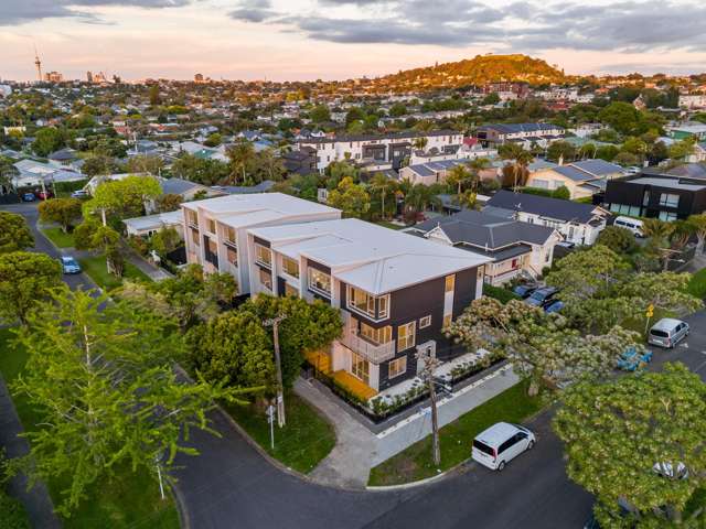 ONLY 1 LEFT! - Stylish & Spacious