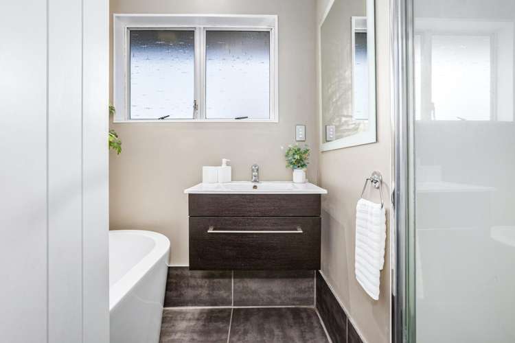 143 California Drive Totara Park_13