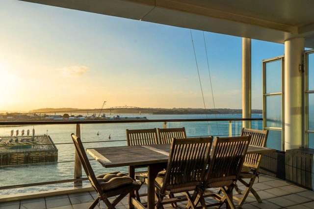 Spectacular Princess Wharf Apartment!
