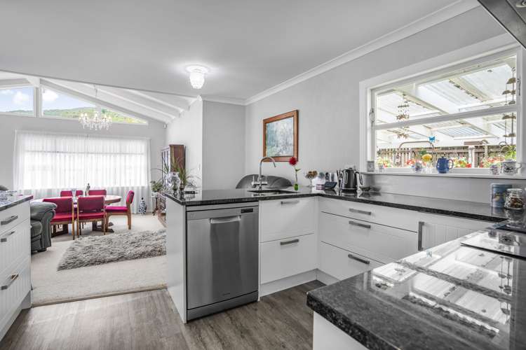 8 Willis Grove Wainuiomata_7