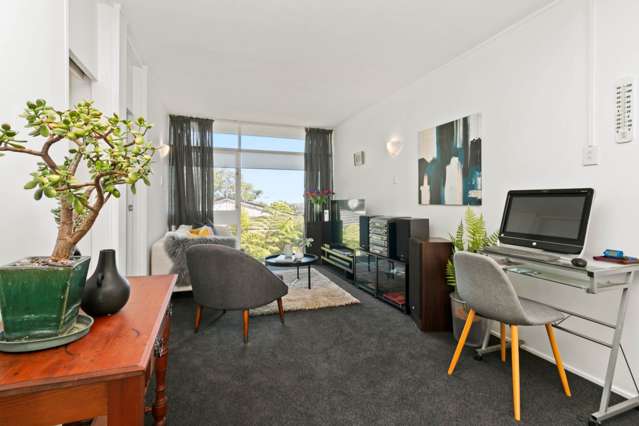 PREMIUM LOCATION – BOUTIQUE COMPLEX OF ONLY 4 !!