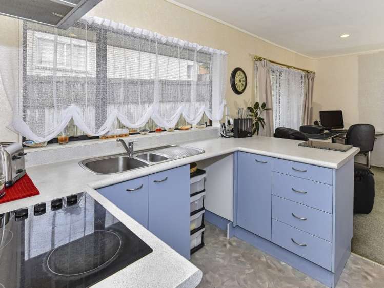 29 Hilltop Road Clover Park_16