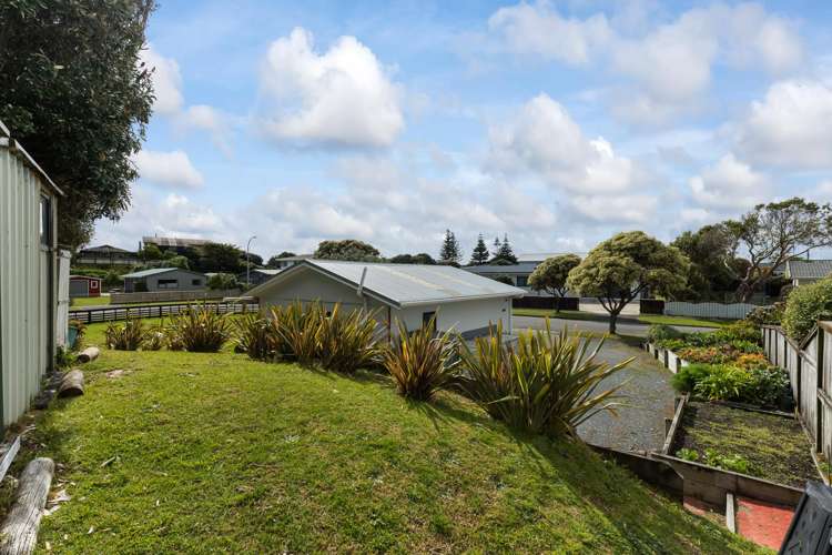 2 Hastings Street Waikanae Beach_11
