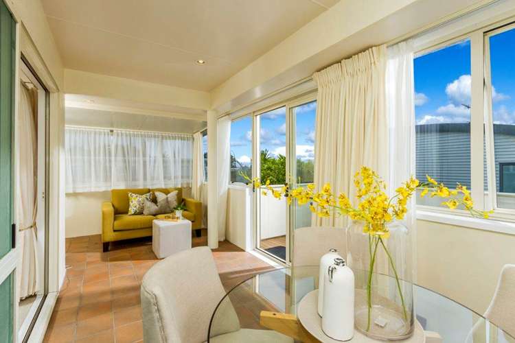 2/69 Seaview Road Castor Bay_6