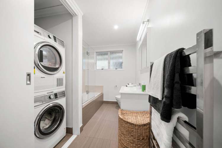 15 Gails Drive Okura_12