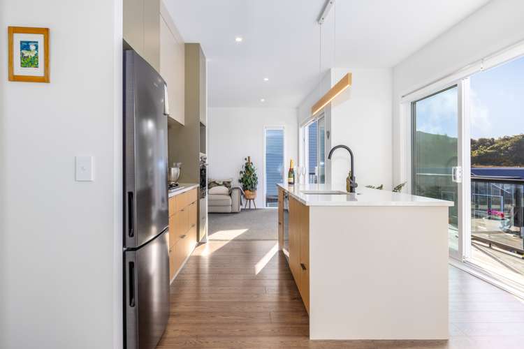 32 Hokioi Drive Porirua_7