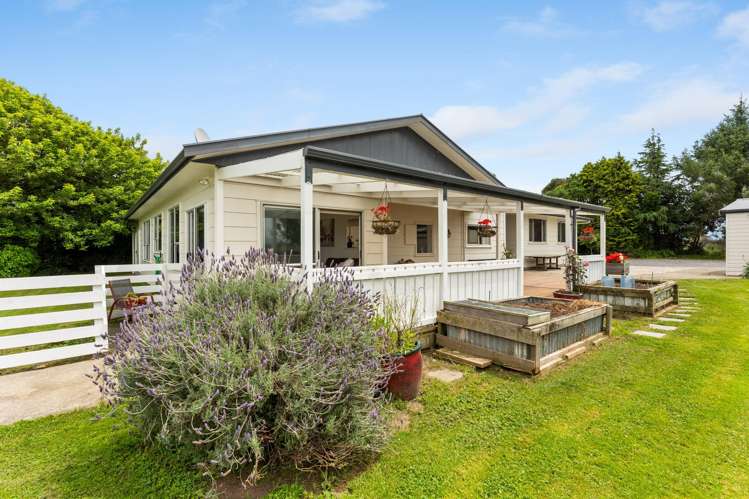 178 Waikawa Beach Road Manakau_19