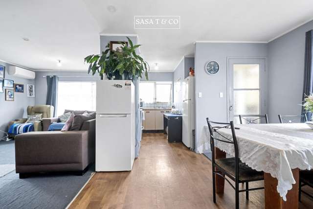 2/4 Colin Street Mangere_4