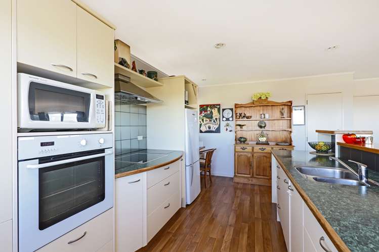 83 Churchill Drive Taradale_7