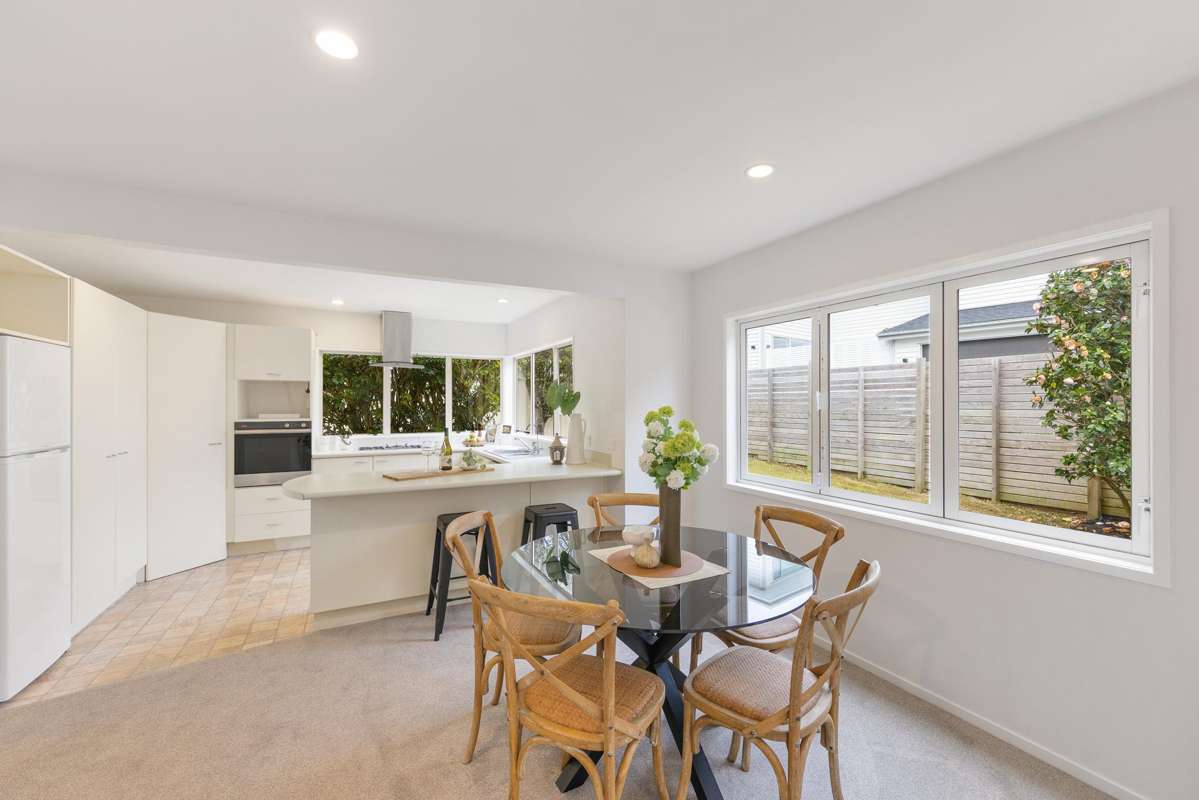 2/142 Riddell Road_3